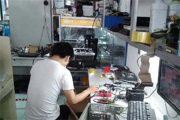 紅星電腦維修中心 專(zhuān)業(yè)計(jì)算機(jī)維修，讓科技無(wú)憂服務(wù)于生活